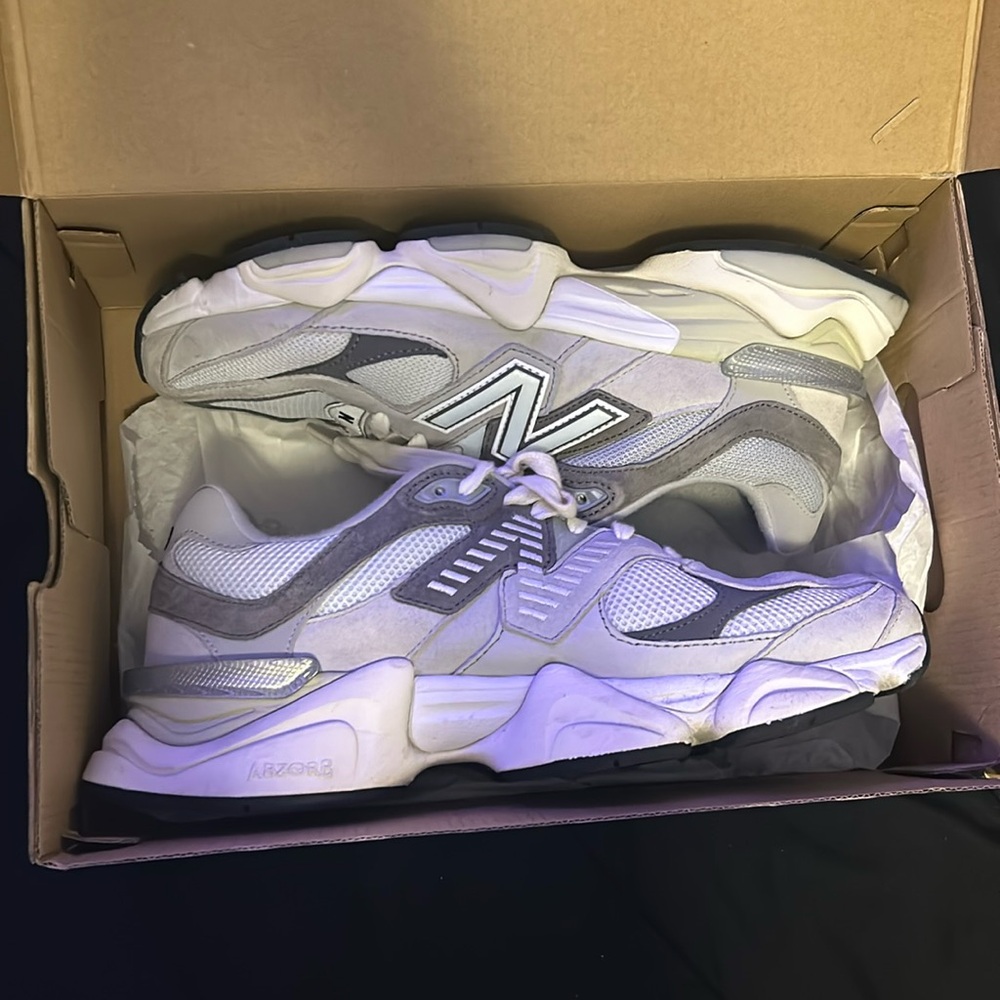 Worn 10 times Lmk if u want to buy them